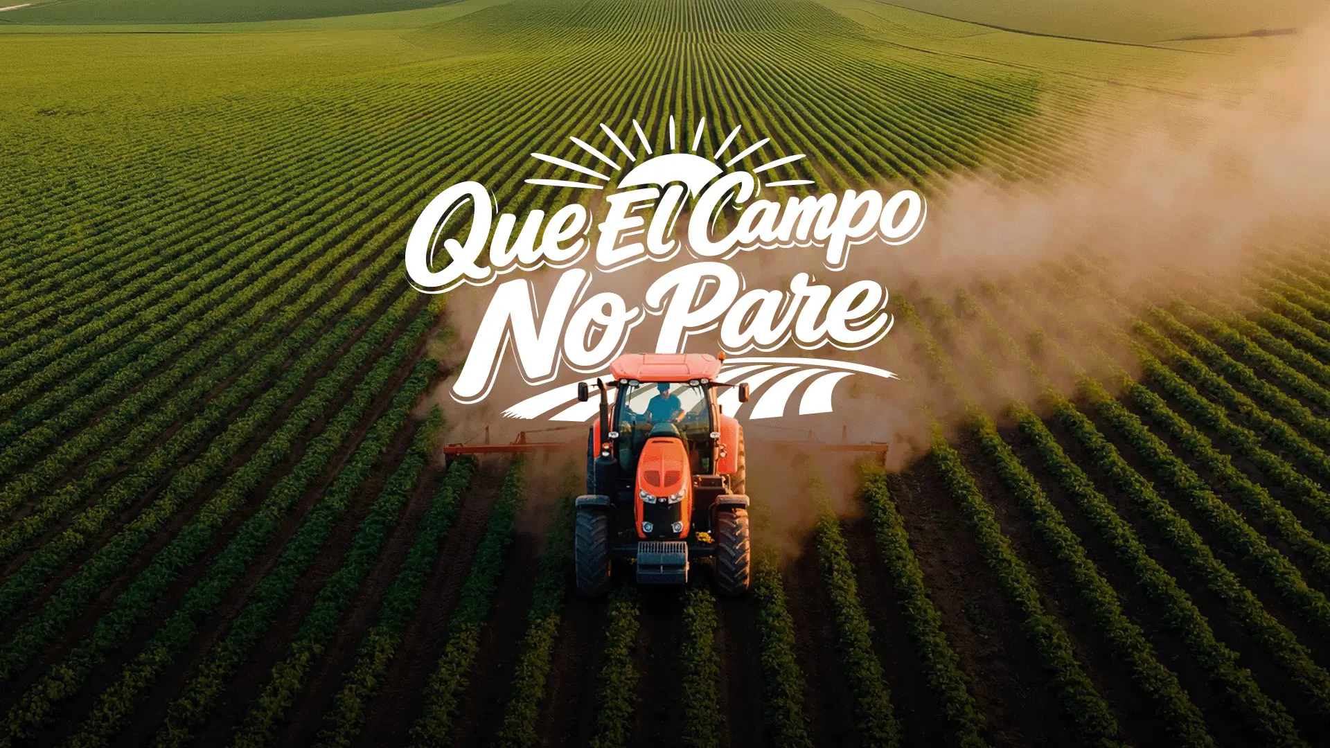 Tractor Kubota trabajando un campo al atardecer — Que el campo no pare, Equipos Glezco